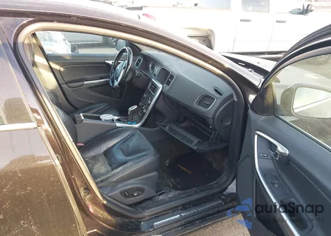 2013 Volvo S60 T5 z USA, uszkodzony, nr VIN YV1612FS3D2234181